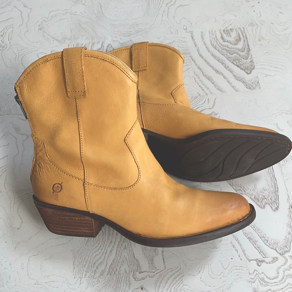 Born Booties size 8.5, worn once! Beautiful color